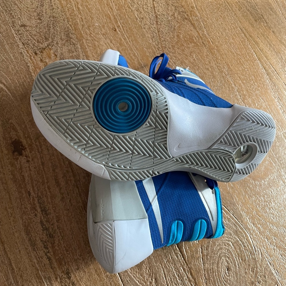 2015 Nike Hyperdunk - image 3